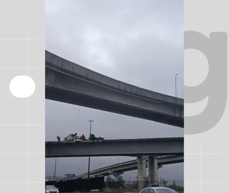 Acidente envolve 2 caminhões, que tombam e trânsito é parcialmente bloqueado em uma das entradas de Porto Alegre; 2 morreram