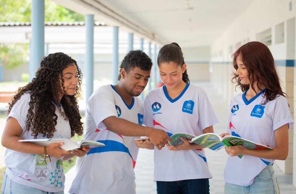 Alagoas avança 23 posições e assume liderança nacional na avaliação da Educação, aponta estudo