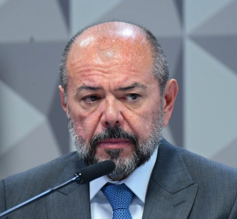 Alvos da PF citam ex-ministro em acordos milionários no INSS