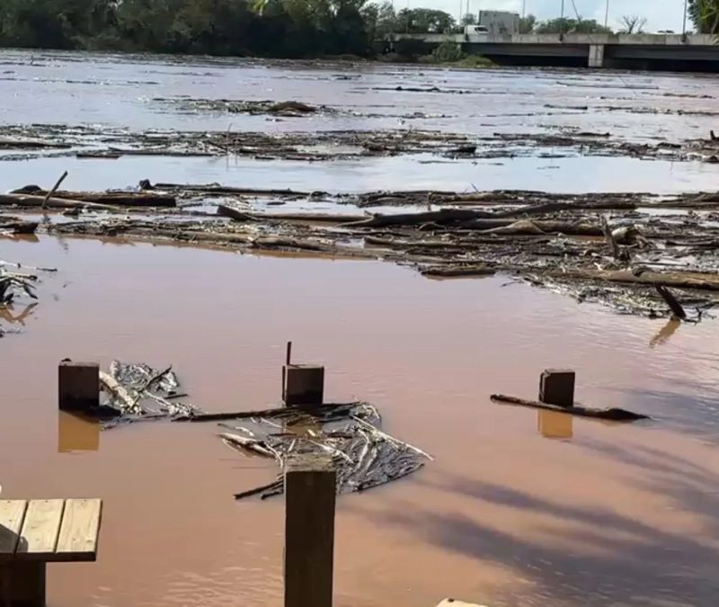 Após temporais, Defesa Civil emite aviso de risco alto para elevação do nível do Guaíba em Porto Alegre até sexta-feira