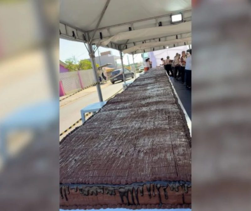 Bolo gigante com mais de 3 mil fatias é produzido no Paraná em busca de recorde mundial