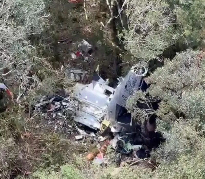 Bombeiros encontram helicóptero com corpo do cantor Rick