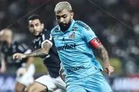 Brasileirão: Vasco atropela Coritiba e põe Grêmio na zona de rebaixamento
