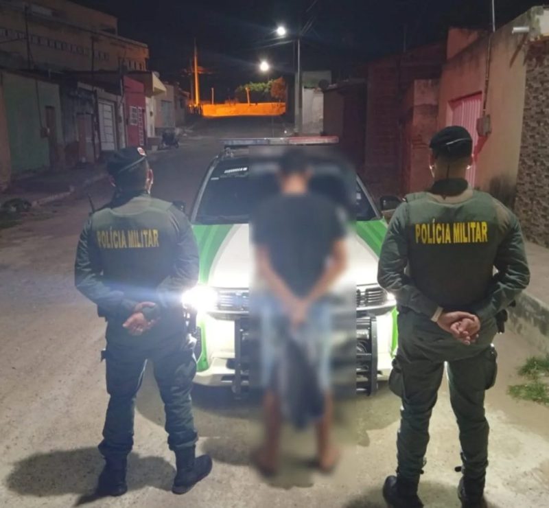 Casal é preso por pichar sigla de facção criminosa em placas de trânsito no interior do Ceará