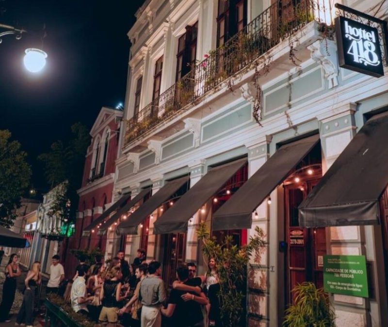 Casarão antigo de Curitiba vira cenário de festa de Halloween; veja como participar