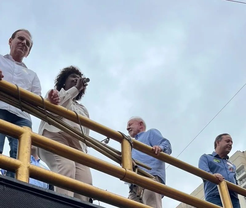 Com Lula, Paes promete Linha 3 do metrô em São Gonçalo e critica combate ao crime na cidade e no Estado