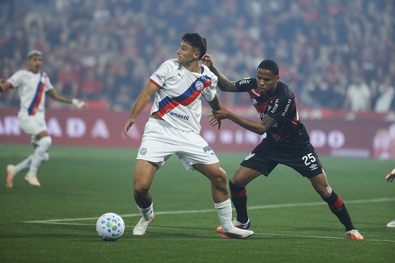 Com pênalti perdido nos acréscimos, Bahia perde para o Athletico e encerra sequência invicta de onze partidas