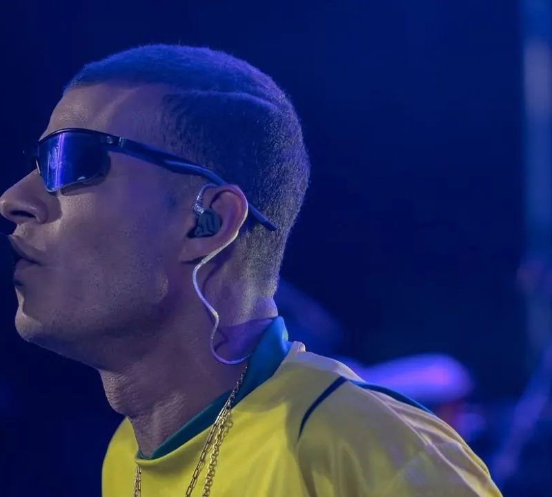 Conheça Eduardinho dos Teclados, cantor baiano com deficiência visual que viralizou com música inspirada em Vinícius Júnior