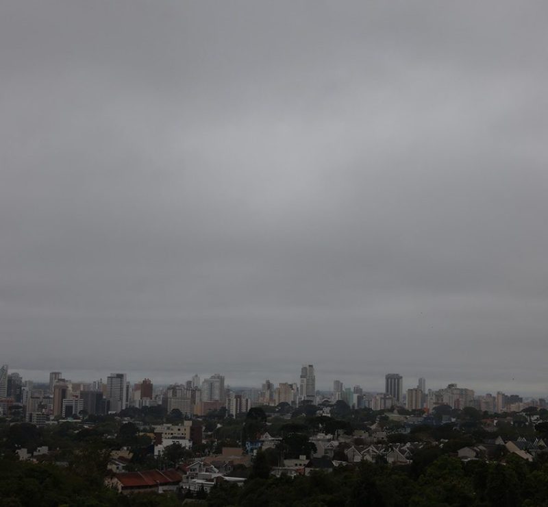 Curitiba tem previsão para mais um dia de céu encoberto, mas sem chuva