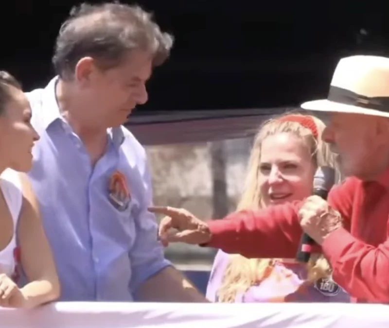 Em ato de campanha, Lula esquece número de Cid Gomes