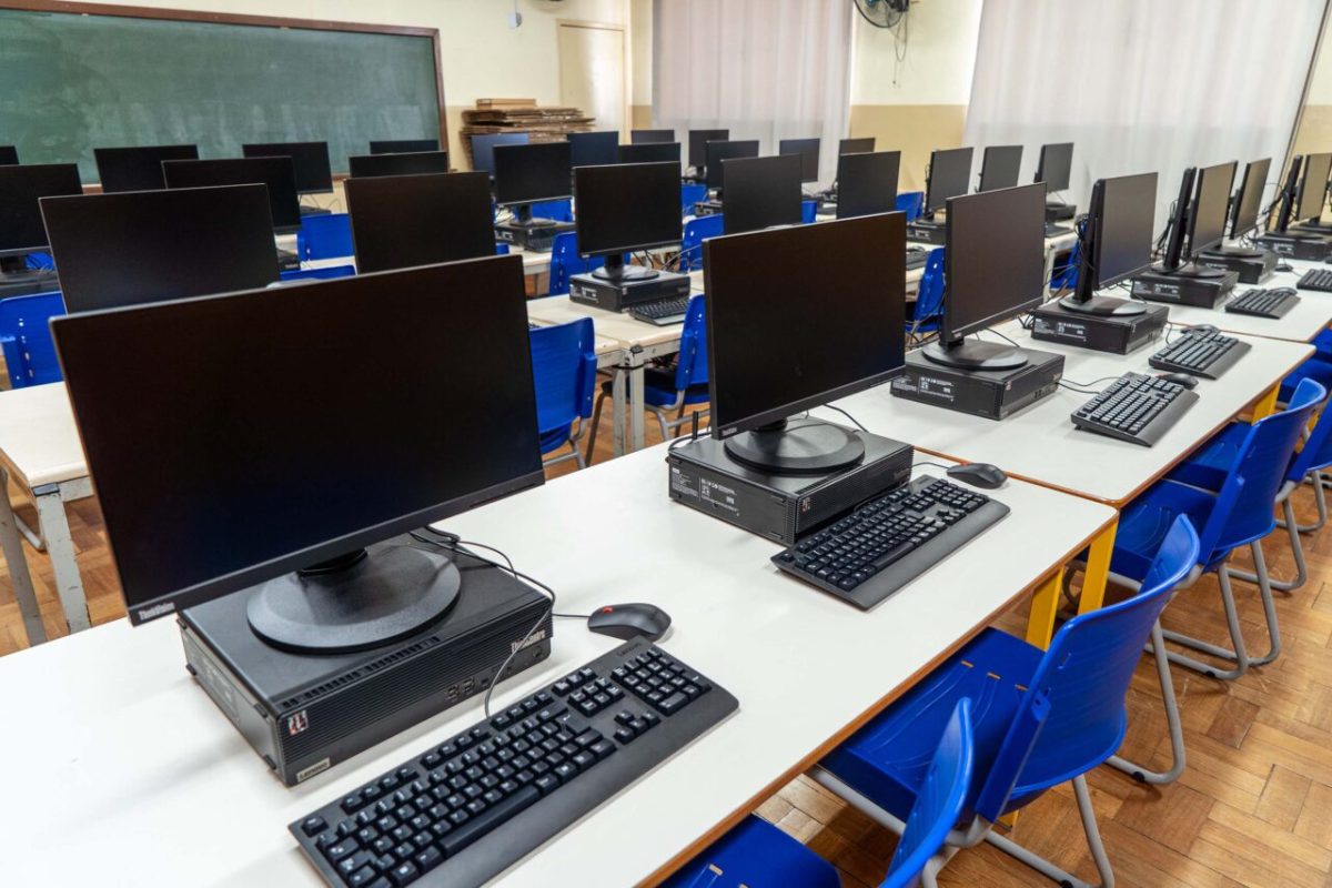 Estudantes do terceirão da rede estadual do Paraná fazem simulado do Enem