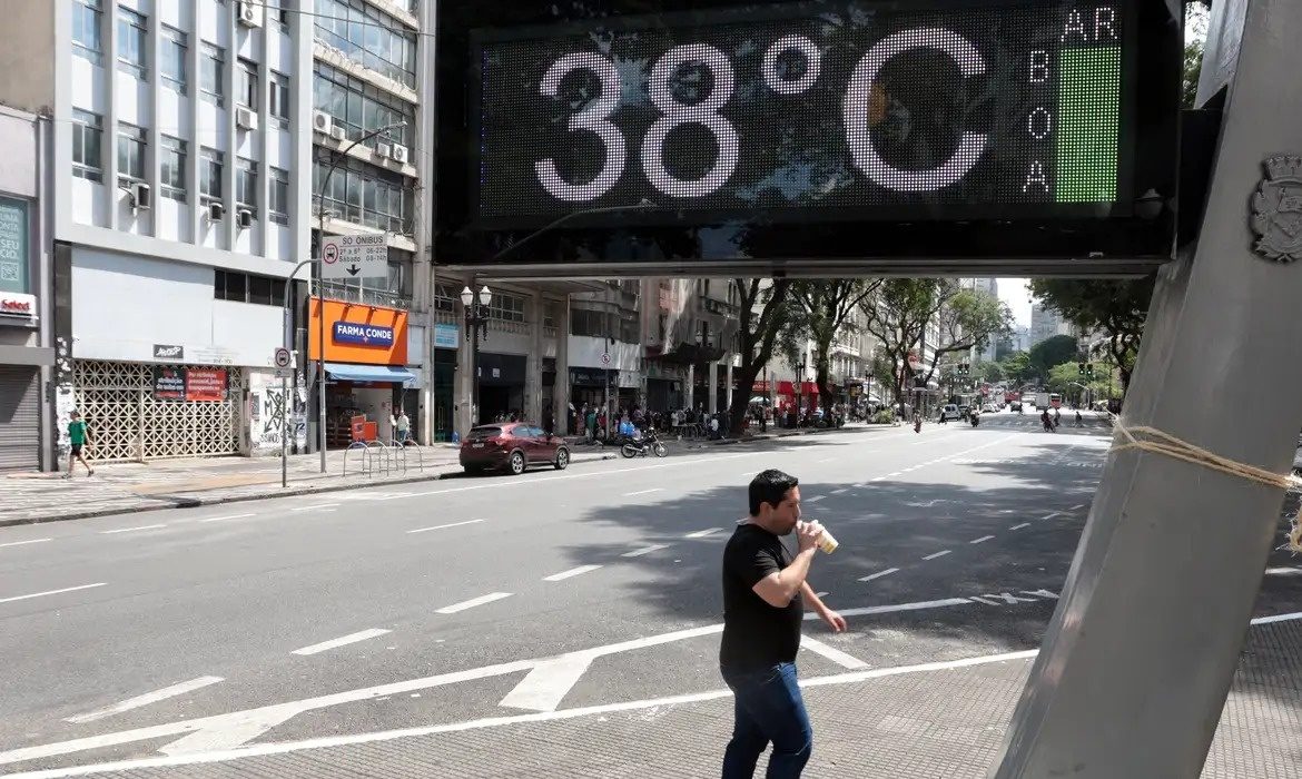Estudo prevê até 13,3 mil mortes no Brasil com calor do Super El Niño; Bahia é citada 