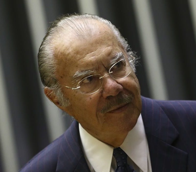 Ex-presidente José Sarney segue internado em hospital de São Paulo