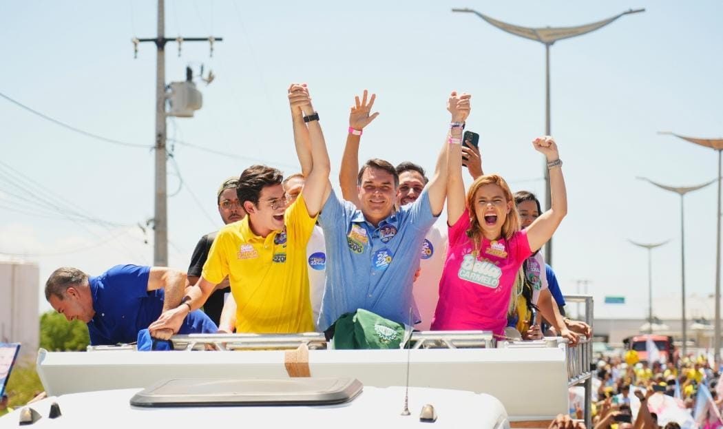 Flávio Bolsonaro desembarca hoje em São Luís