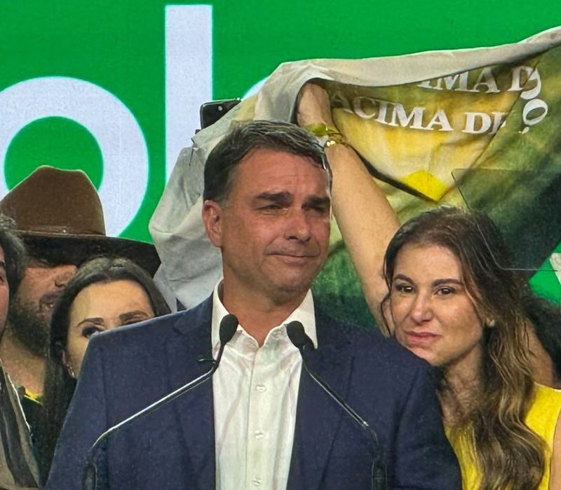 Flávio usou jatinho ligado a Vorcaro em viagem em 2025, diz revista