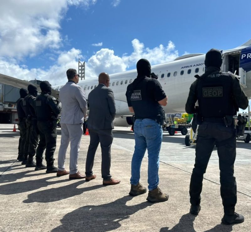Governo da Bahia transfere cinco líderes de facções para presídios federais