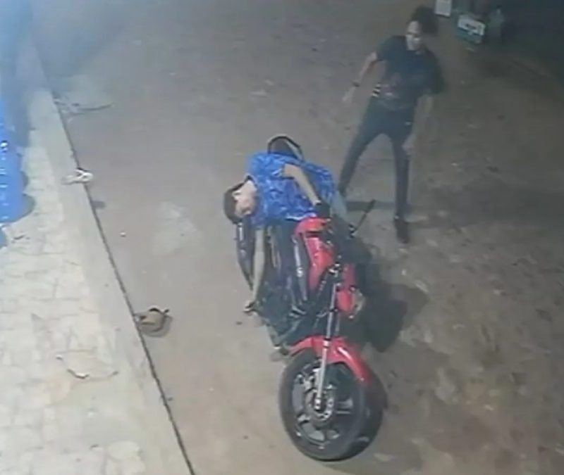 Homem acerta pedrada no rosto de assaltante e impede crime no Ceará; suspeito desmaiou