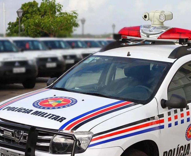 Homem é morto a tiros em bar na presença da família em Timon