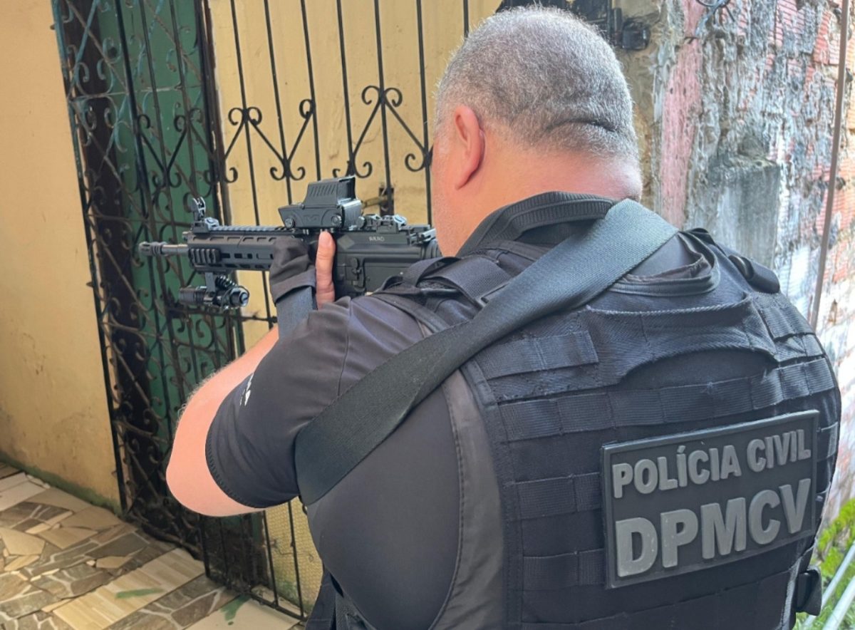 Homem é preso por suspeita de estupro contra enteada de 12 anos em Salvador; adolescente engravidou após abusos