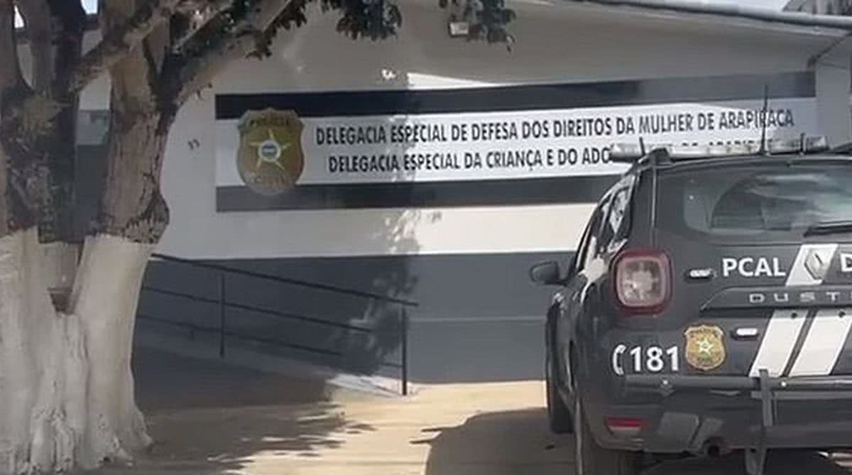 Homem é preso suspeito de ameaçar a própria mãe e irmã com facão em Arapiraca