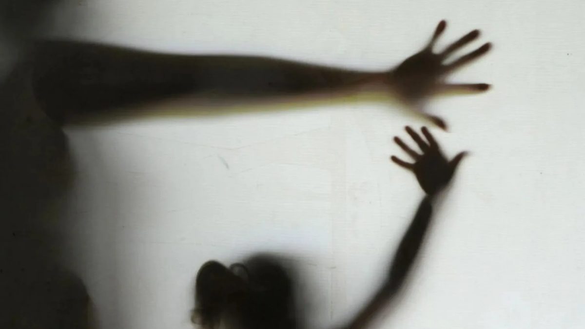 Homem é preso suspeito de estuprar enteada na Bahia; mãe é detida por conivência