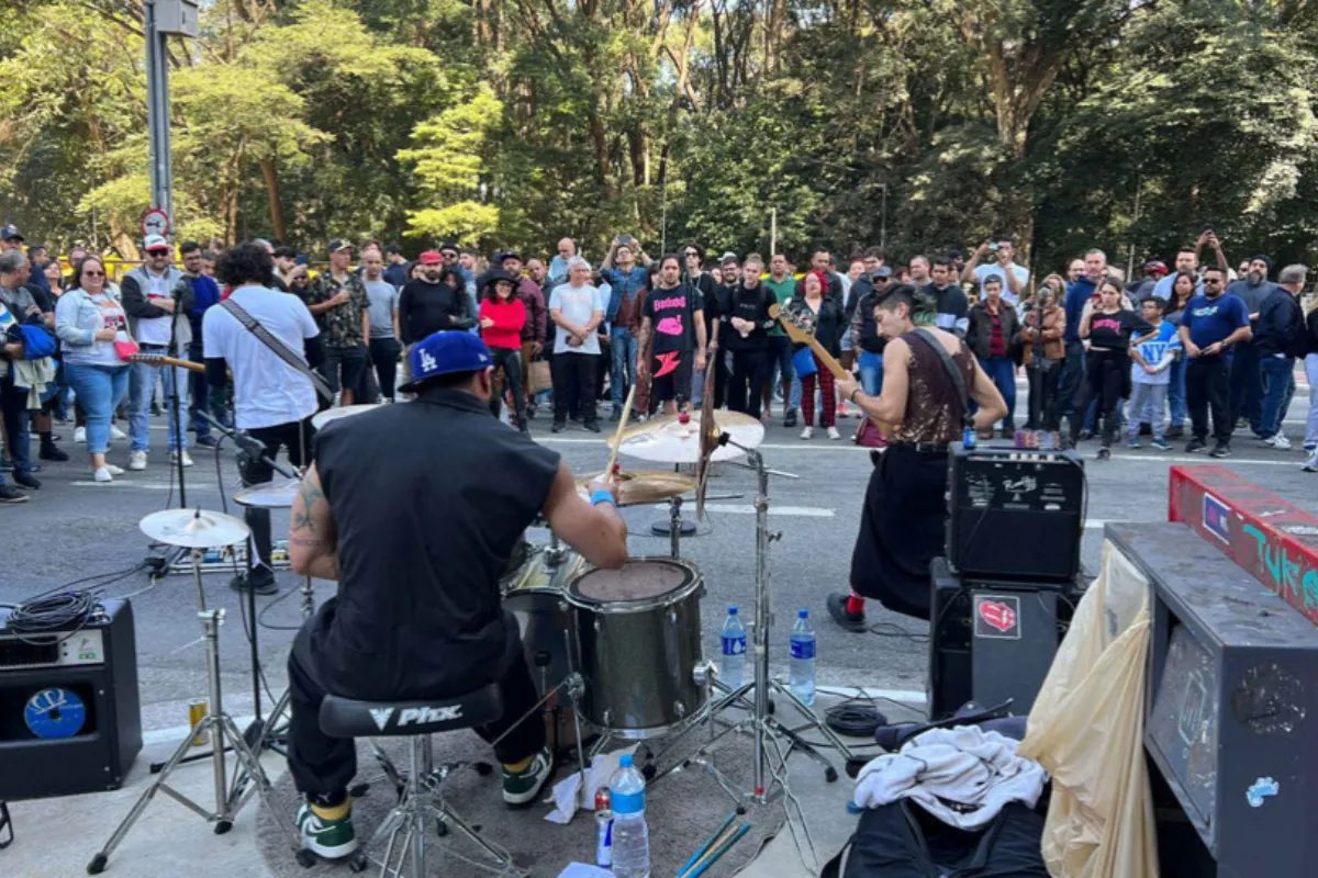 Justiça derruba parcialmente regra da Prefeitura de SP que limita uso de equipamentos sonoros por artistas de rua na Paulista