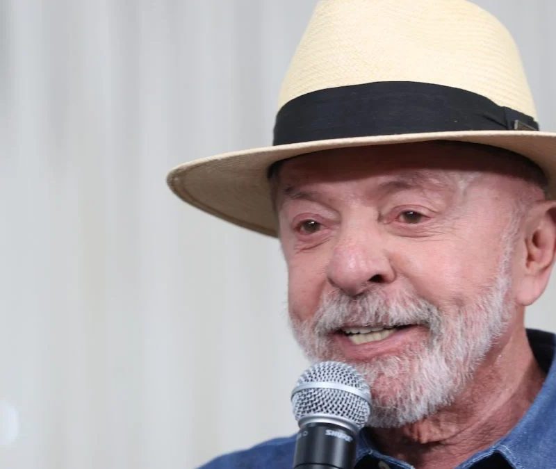 Lula cita embate de Flávio com CNBB em propaganda eleitoral
