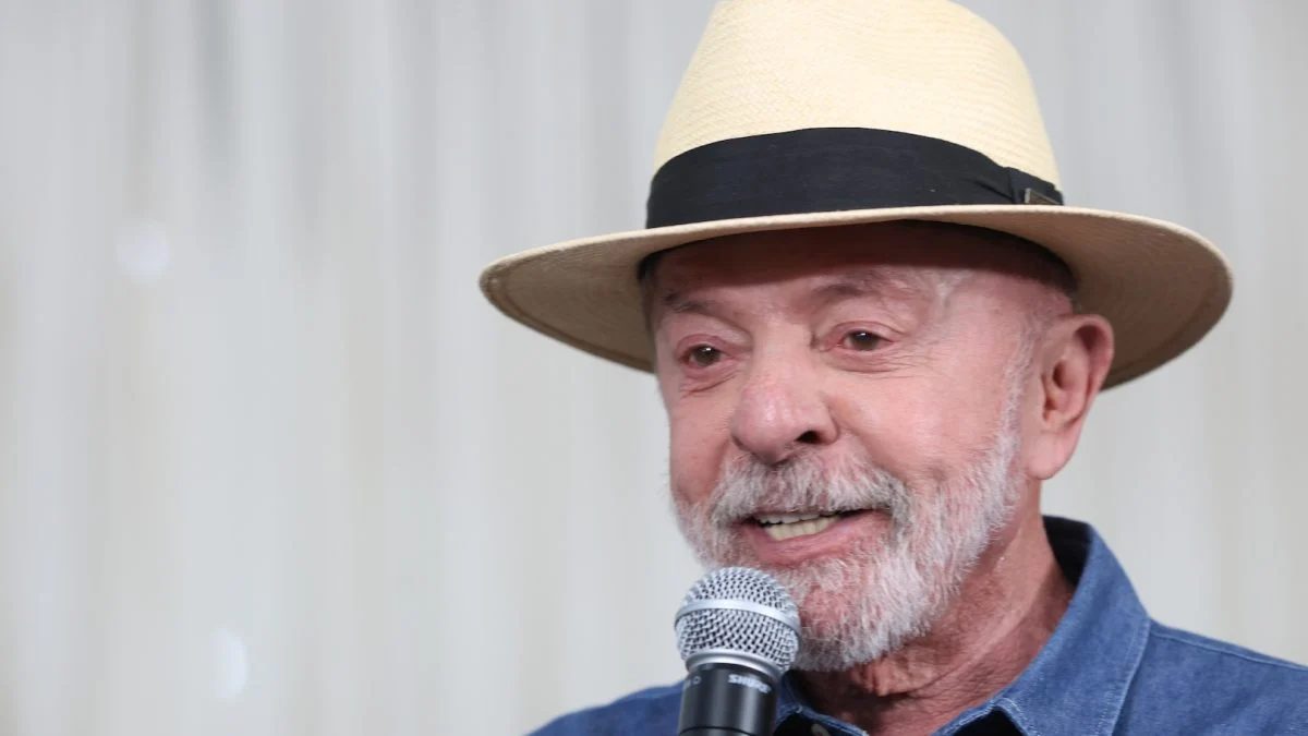 Lula cita embate de Flávio com CNBB em propaganda eleitoral