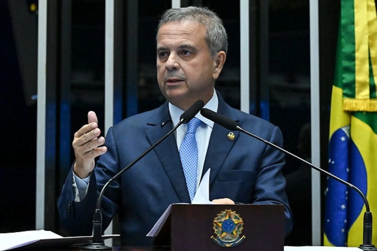Marinho propõe que 49 senadores possam levar impeachment ao plenário
