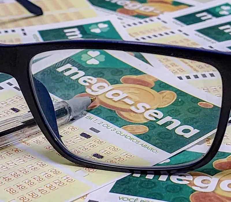 Mega-Sena acumula e vai a R$ 45 milhões; no Paraná, seis passam raspando
