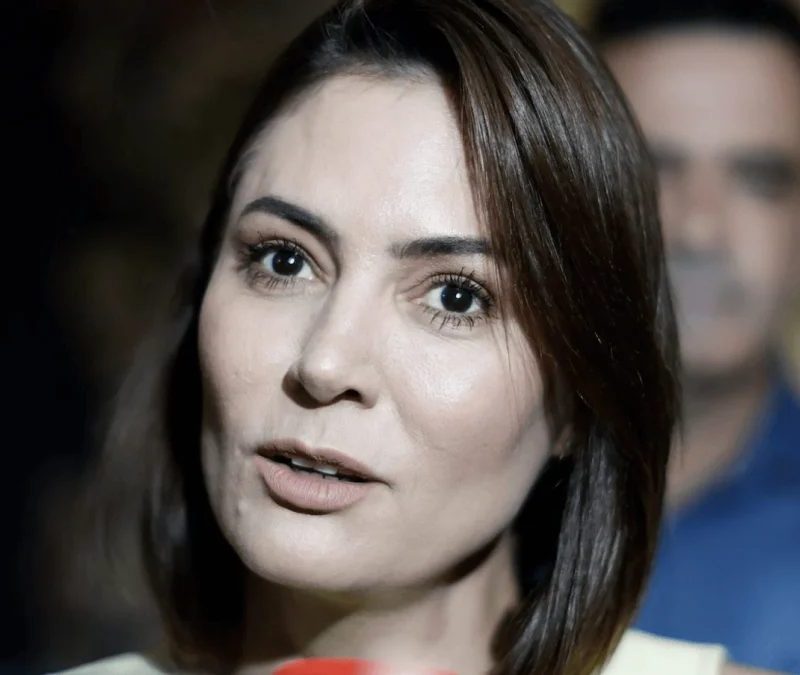 Michelle critica veto ao uso da imagem de Bolsonaro na campanha