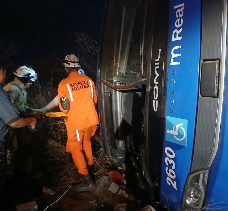 Mulher comprou passagem de ônibus que tombou na Bahia e deixou 7 mortos, mas não embarcou