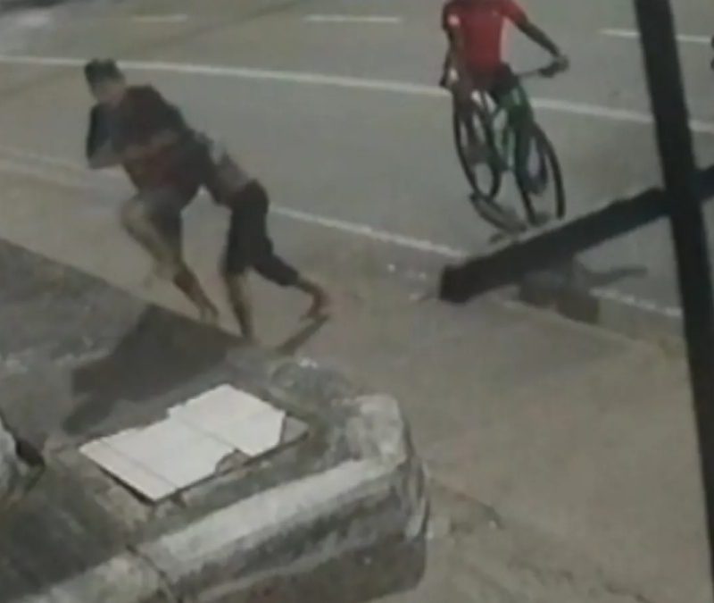 Mulher é assassinada a golpes de gargalo de garrafa, e dois suspeitos são presos em Fortaleza