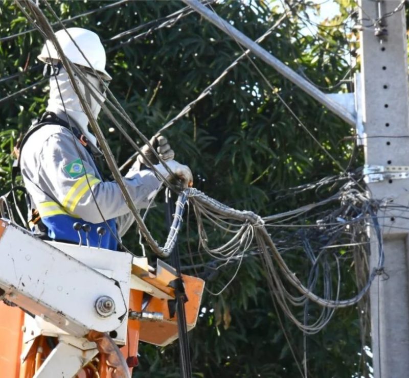 Operações no Paraná retiraram mais de 120 toneladas de sucata dos cabos aéreos