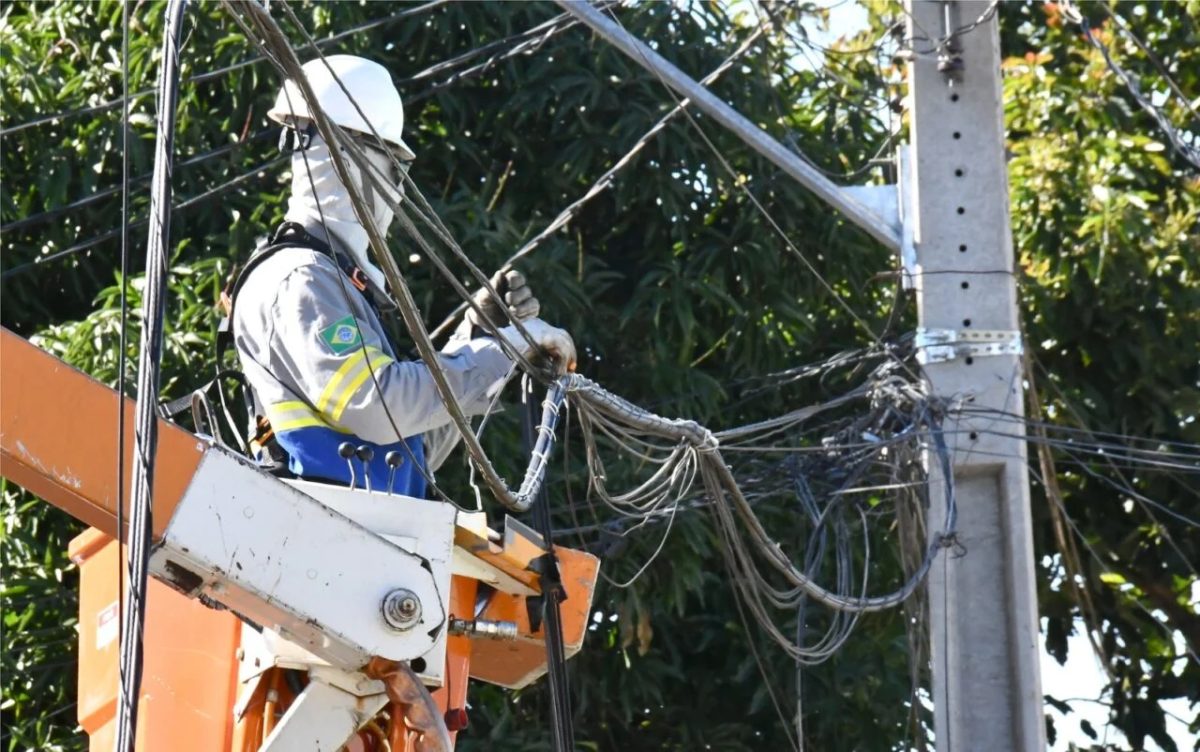 Operações no Paraná retiraram mais de 120 toneladas de sucata dos cabos aéreos