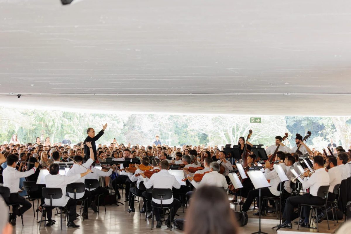 Orquestra Sinfônica do Paraná fará concerto gratuito no auditório do MON neste sábado