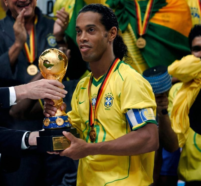 Partida em Curitiba reúne Ronaldinho Gaúcho e outros campeões mundiais