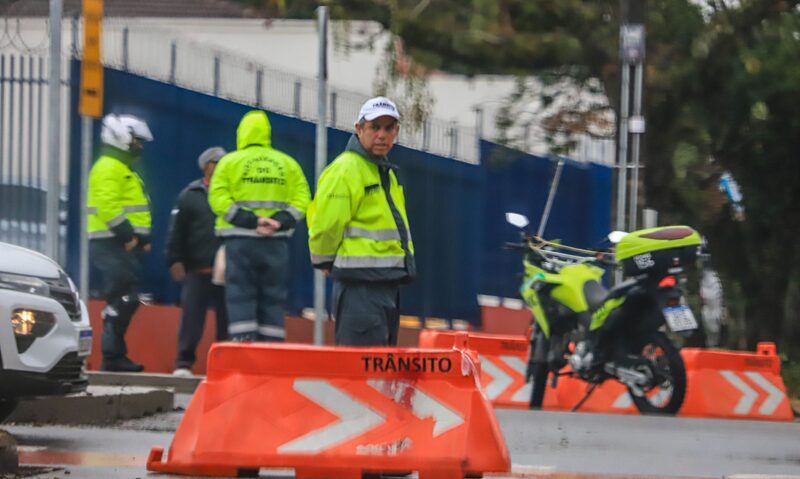 Quadra lenta da Avenida Paraná, em Curitiba, terá bloqueio de sete dias a partir desta segunda