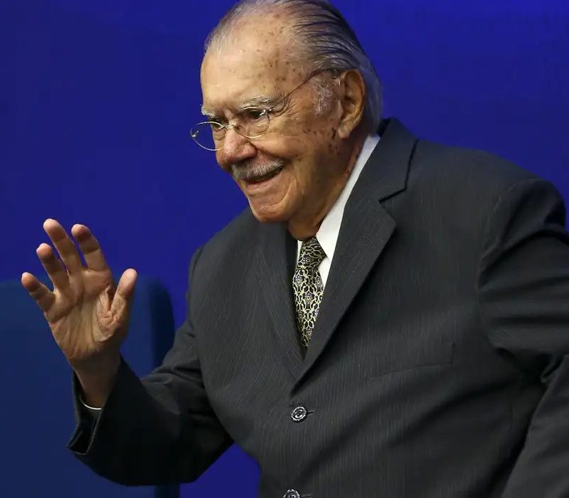 Sarney é internado no Sírio-Libanês para tratar pneumonia