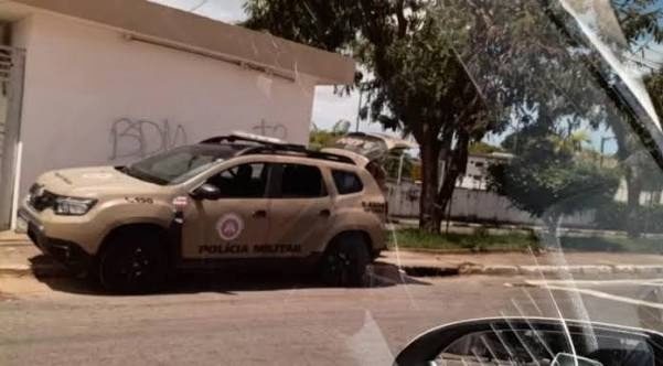 Sigla da facção criminosa BDM é pichada em prédio da Justiça Federal em Salvador