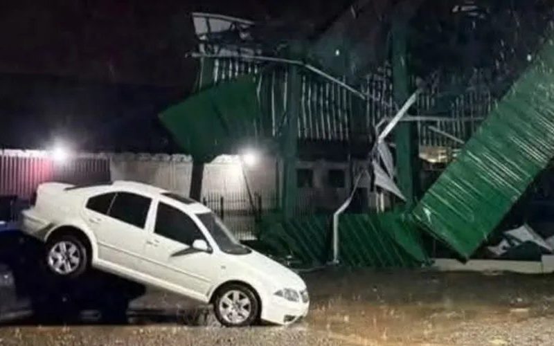 Tempestade causa destruição no Paraná, arrasta carros e destelha igreja com vento de 125 km/h