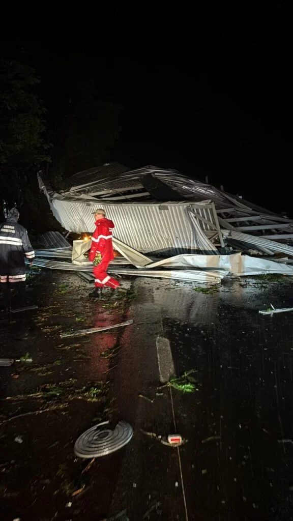 Tempestade com ventos acima de 100 km/h destrói aeroporto e deixa um morto no Paraná
