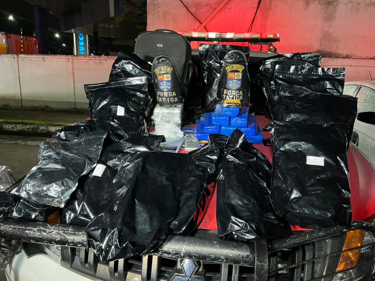 Traficante é preso com quase 20 kg de drogas dentro de loja de celulares na parte alta de Maceió