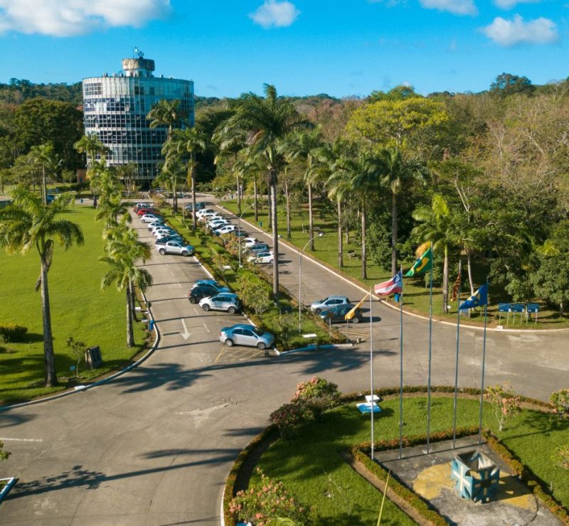 Três estudantes são hospitalizados após termômetro com mercúrio quebrar em universidade na Bahia