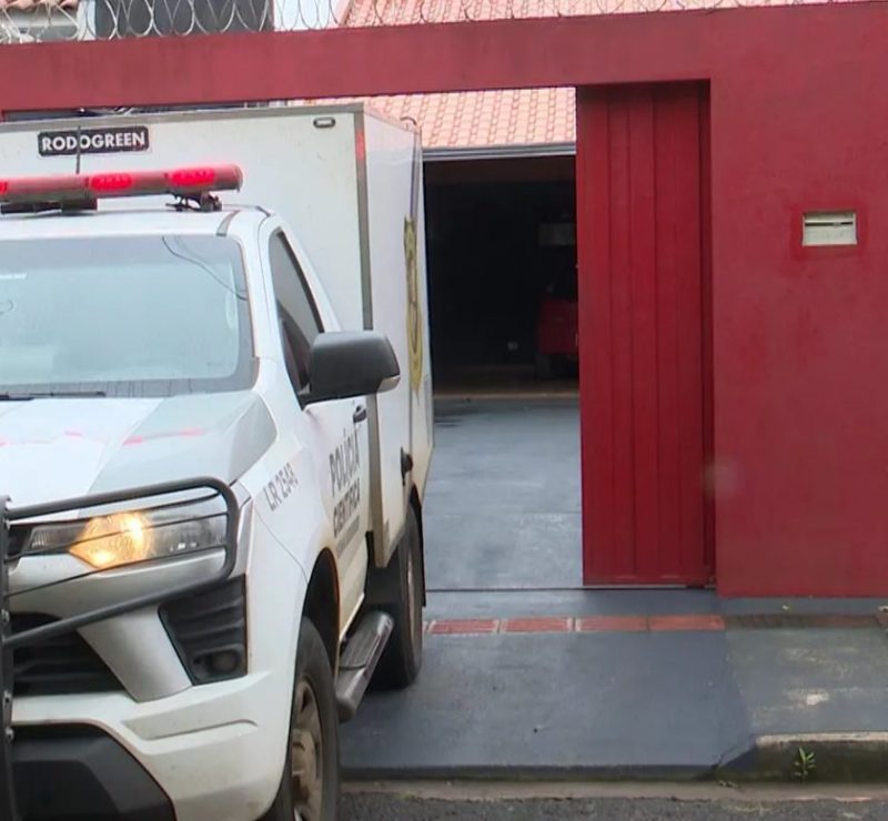 Vizinha desconfia de portão aberto, decide entrar na casa e descobre assassinato de morador, no Paraná