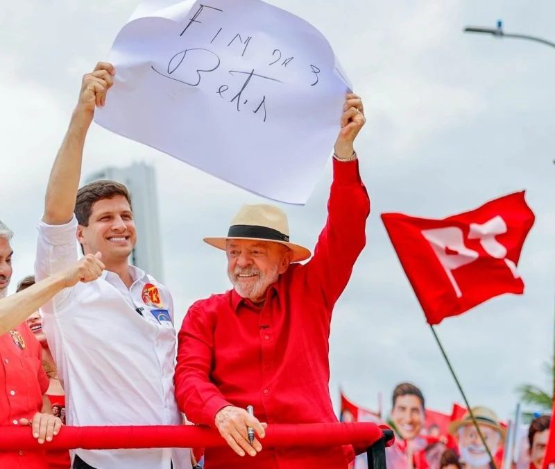 “Votar na família Bolsonaro é votar no Vorcaro”, afirma Lula