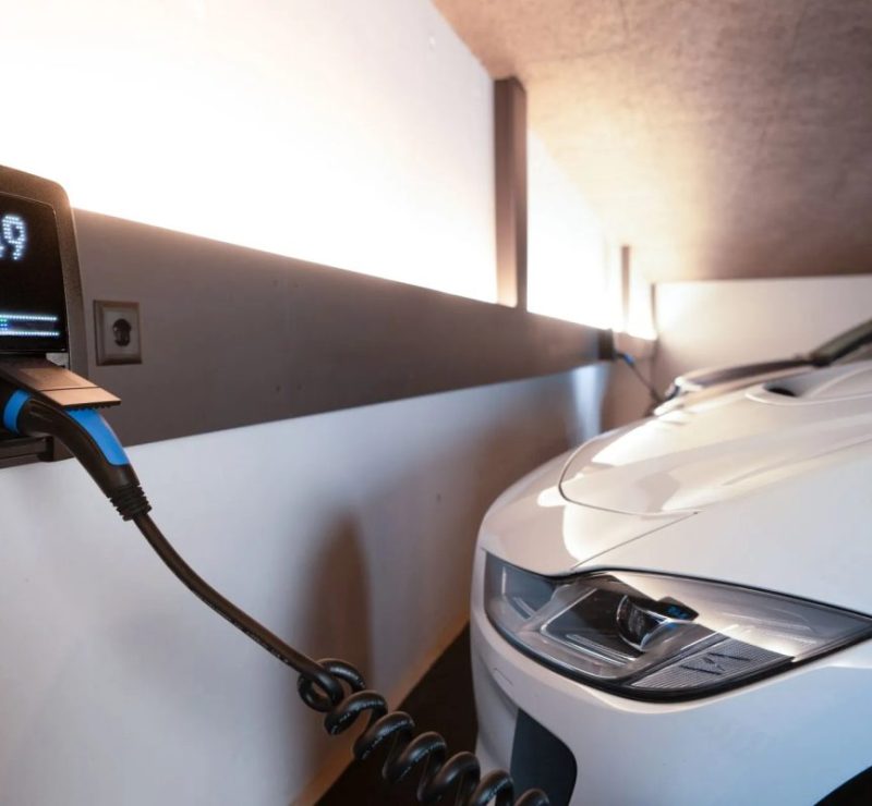 Alagoas cria regras para recarga de carros elétricos em condomínios; veja mudanças