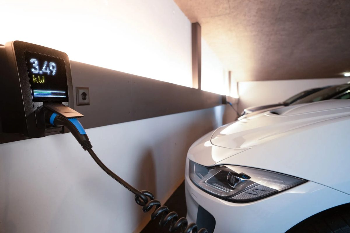 Alagoas cria regras para recarga de carros elétricos em condomínios; veja mudanças