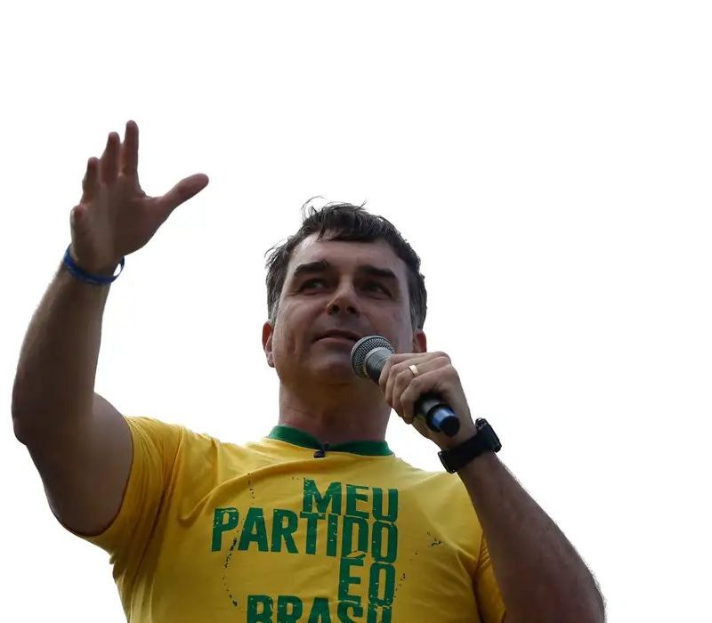 Aliado de Trump diz que Flávio Bolsonaro chegou aos EUA