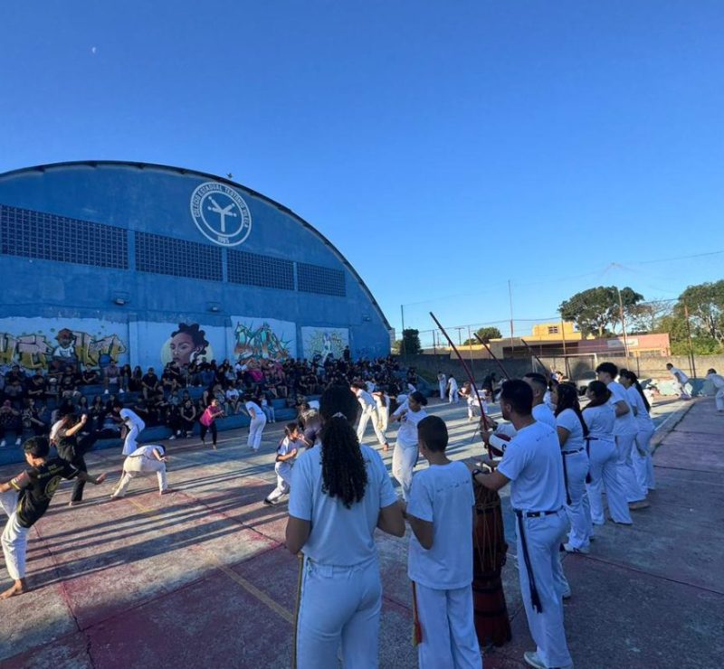 Alunos do Paraná participam de batizado e troca de cordas de projeto de capoeira